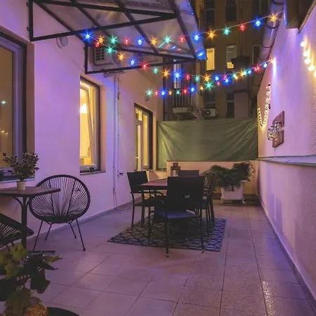 Urban Sun Terrace Oasis At Deak Ferenc Square * Budapesta