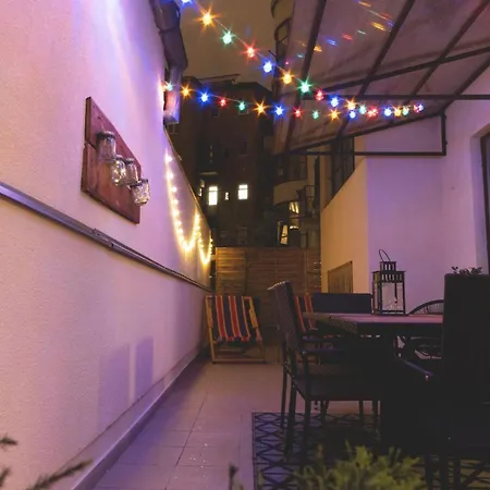 Urban Sun Terrace Oasis At Deak Ferenc Square * Budapesta