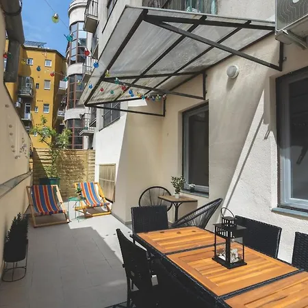 Urban Sun Terrace Oasis At Deak Ferenc Square Apartman *