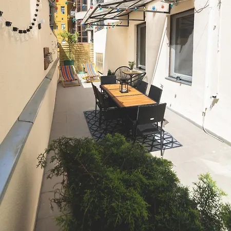 Urban Sun Terrace Oasis At Deak Ferenc Square
